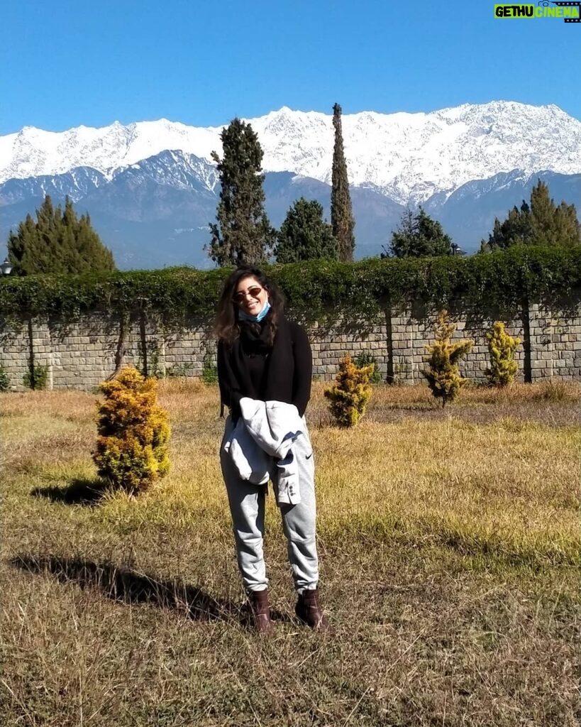 Poonam Rajput Instagram - Missing now! ❤️ Himachaldiaries #instagood #instamood #mountainview #nature #breathtakingview.❤️