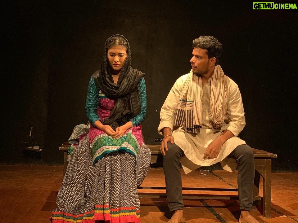 Poonam Rajput Instagram - I miss my theatre plays! 🙃 #mantokiauratein ❤️ @asmita.theatre @kuldeep.yadav.5059601 @arvindgaur_ @vishallrathore #asmitatheatre #plays #actorlife #theatre #drama #vedafactoryartstudio #instamood