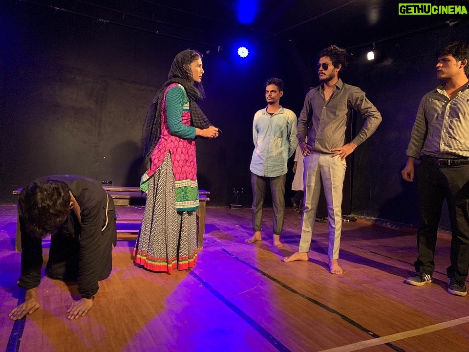 Poonam Rajput Instagram - I miss my theatre plays! 🙃 #mantokiauratein ❤️ @asmita.theatre @kuldeep.yadav.5059601 @arvindgaur_ @vishallrathore #asmitatheatre #plays #actorlife #theatre #drama #vedafactoryartstudio #instamood