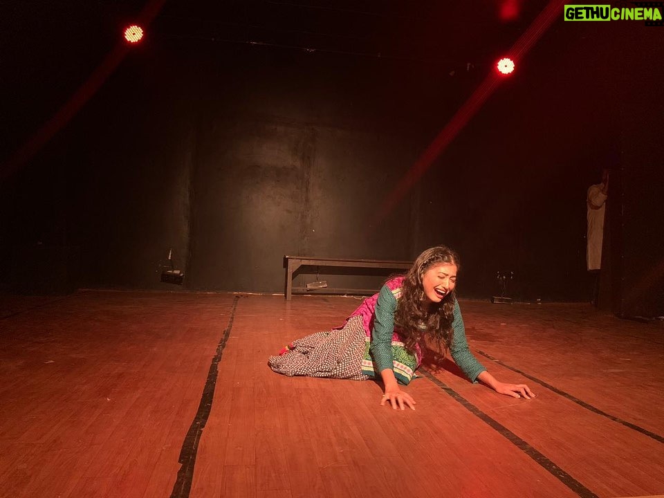 Poonam Rajput Instagram - I miss my theatre plays! 🙃 #mantokiauratein ❤️ @asmita.theatre @kuldeep.yadav.5059601 @arvindgaur_ @vishallrathore #asmitatheatre #plays #actorlife #theatre #drama #vedafactoryartstudio #instamood