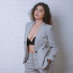 Poonam Rajput Instagram – Hollaaaaaaa! ❤️‍🔥

#formals #instaphoto #happy #2023 #grey #poonamrajput #actorslife #vibes #bollywood #ootd