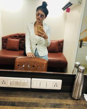 Poonam Rajput Instagram - Bts Mirzapur2 shooting! 😊

#mirzapur2 #lakhnow #characterlook #whitesaree #vanitymirror #myvanityroom #india #bollywood #mirzapurseason2 #mirzapur2series #instagood #instadaily #instamood #instagram 🤩🙏🤗 @castingbay