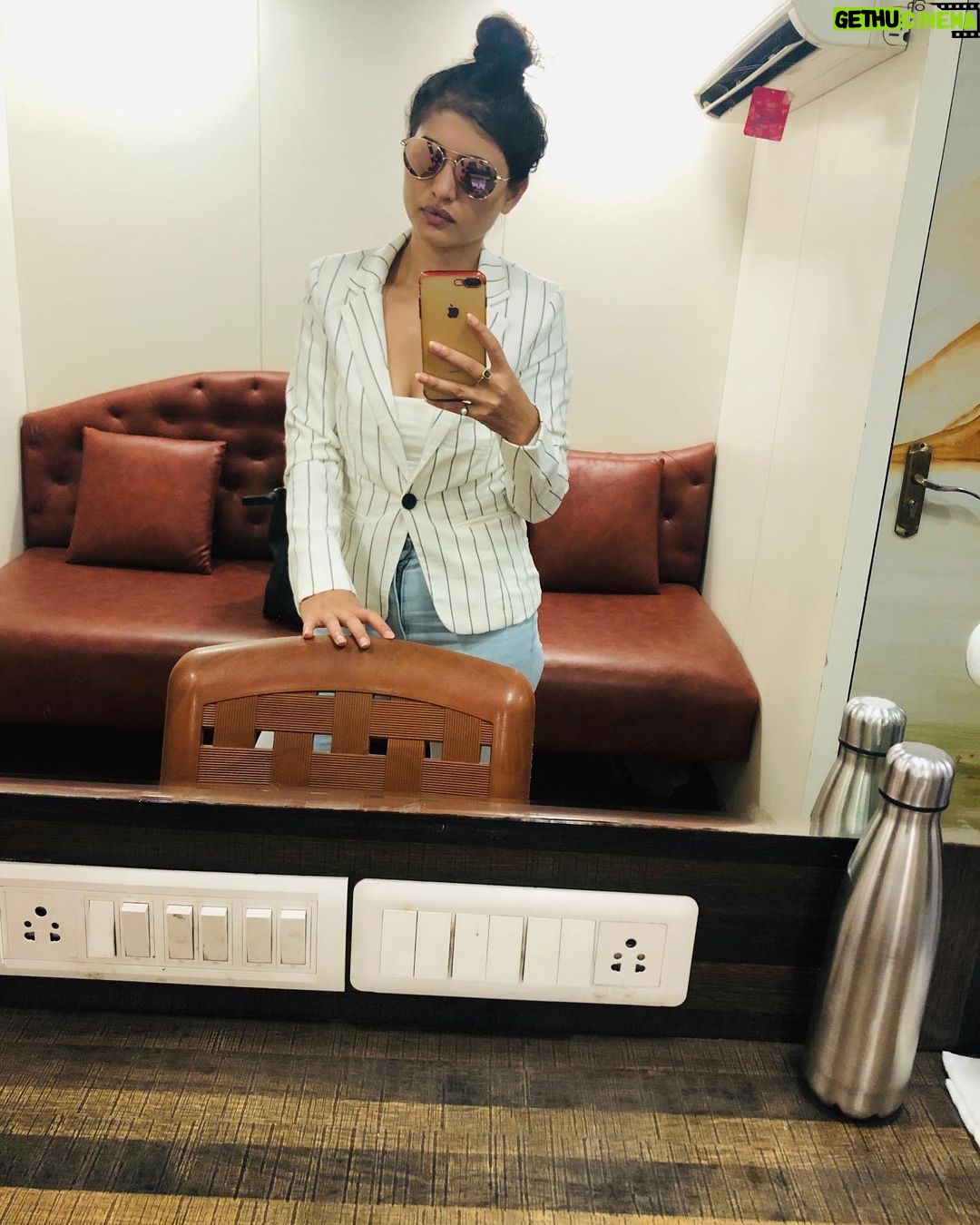 Poonam Rajput - 11.4K Likes - Bts Mirzapur2 shooting! 😊
#mirzapur2 #lakhnow #characterlook #whitesaree #vanitymirror #myvanityroom #india #bollywood #mirzapurseason2 #mirzapur2series #instagood #instadaily #instamood #instagram 🤩🙏🤗 @castingbay