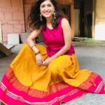 Poonam Rajput Instagram – Holi came few days early! 🤪 #colorful #indianwear #instagood @fabindiaofficial