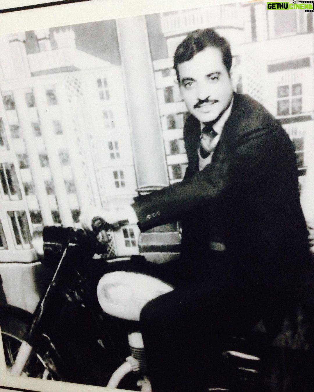 Poonam Rajput Instagram - “No one in this world can love a girl more than her father.” Happy Father’s Day to all my fans and my friends.❤️😍😊🤗🥰😻 #fathersday #fatherdaughterlove #myfirstlove #myfather #alwaysbe #lovemyfather❤️ #missyoupapa❤️