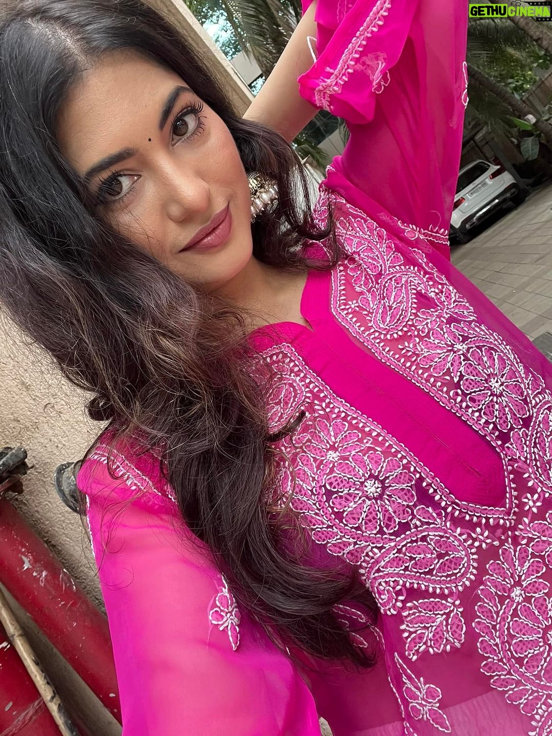 Poonam Rajput Instagram - नज़र चाहती है दीदार करना,दिल चाहता है प्यार करना,क्या बताएं इस दिल का आलम,नसीब में लिखा है इंतज़ार करना।❤️❤️❤️