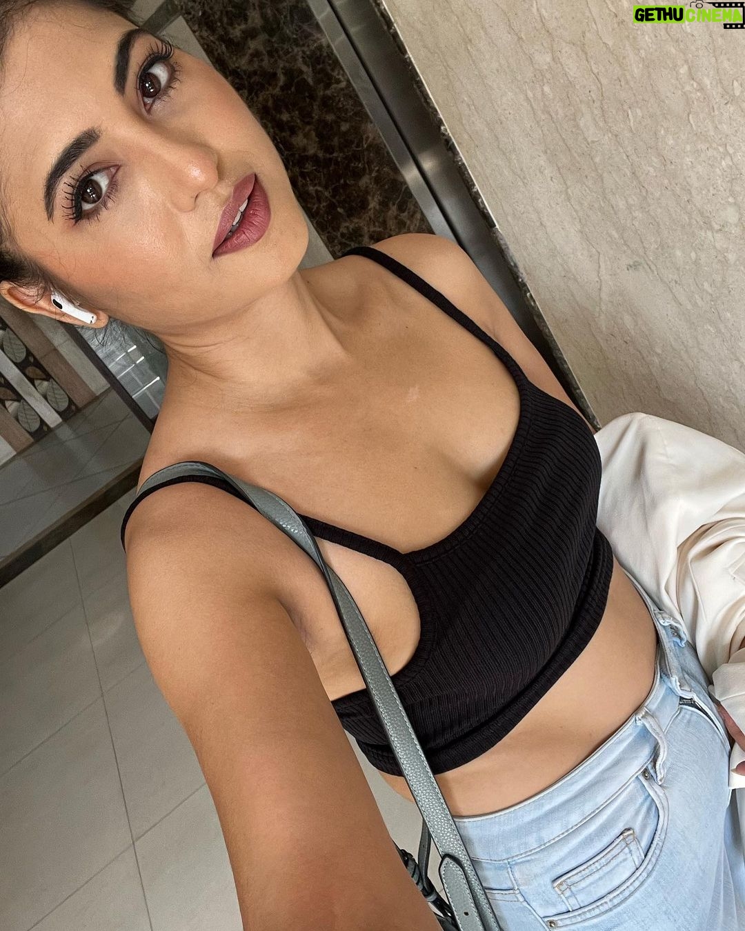 Poonam Rajput - 7.4K Likes - Haye garmi! 🔥
