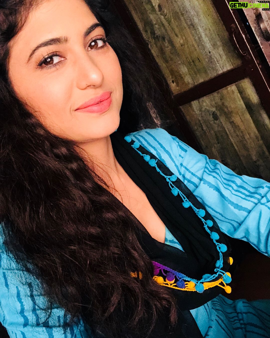 Poonam Rajput Instagram - When you play way positive character! ๐๐๐คฉ๐๐ #stayhappy๐ #salwarsuit #skyblue #scarf #hair #makeup #smile #possitivevibes #positive #bollywood #india #workmode #onset๐ฅ๐ฌ