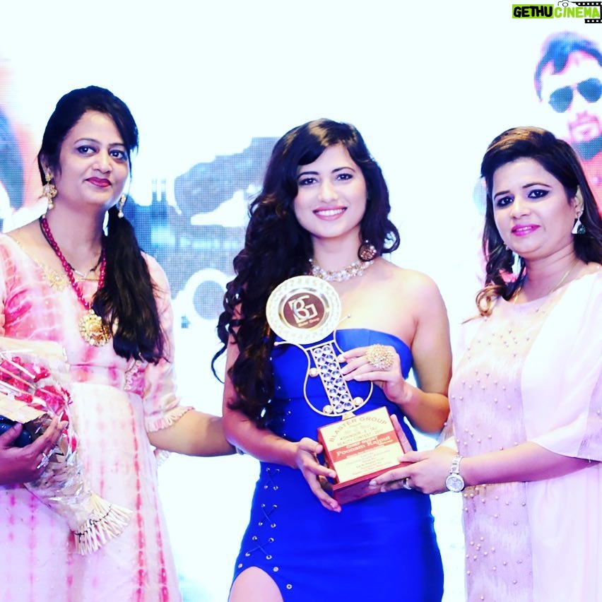 Poonam Rajput Instagram - Oh yay! 😍🙏🤩🤗 #Agra #ramda #modelingcontest #kohinooretaj #india #bollywood #getting #trophy