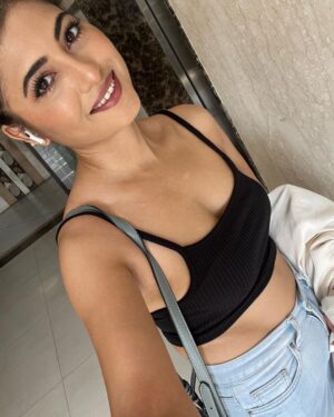 Poonam Rajput Instagram - Haye garmi! 🔥