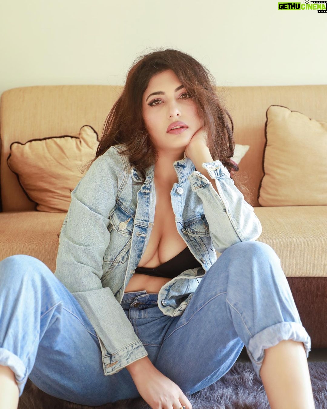 Poonam Rajput - 11.1K Likes -