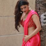 Poonam Rajput Instagram - Banke titli dil uda! 🥰 @ibphotography27 #notedited #ootd #ootdfashion #sareelove #pink #poonamrajput #bollywood