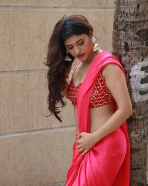 Poonam Rajput Instagram - Banke titli dil uda! 🥰

@ibphotography27 #notedited 

#ootd #ootdfashion #sareelove #pink #poonamrajput #bollywood