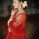 Prachi Deasi Instagram - Love and light to all 🤍🎆🪔✨ Happy Diwali! Praying for peace all around this year Outfit by Ritu @vyoum_official