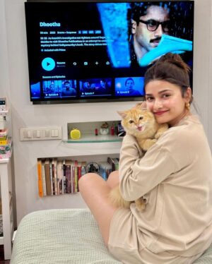 Prachi Desai Instagram - My weekend binge watch plan is sorted #Dhootha on @primevideoin 🎪🎈🤍🐾 @thisisvikramkumar 
We are all yours now, have you watched it yet?