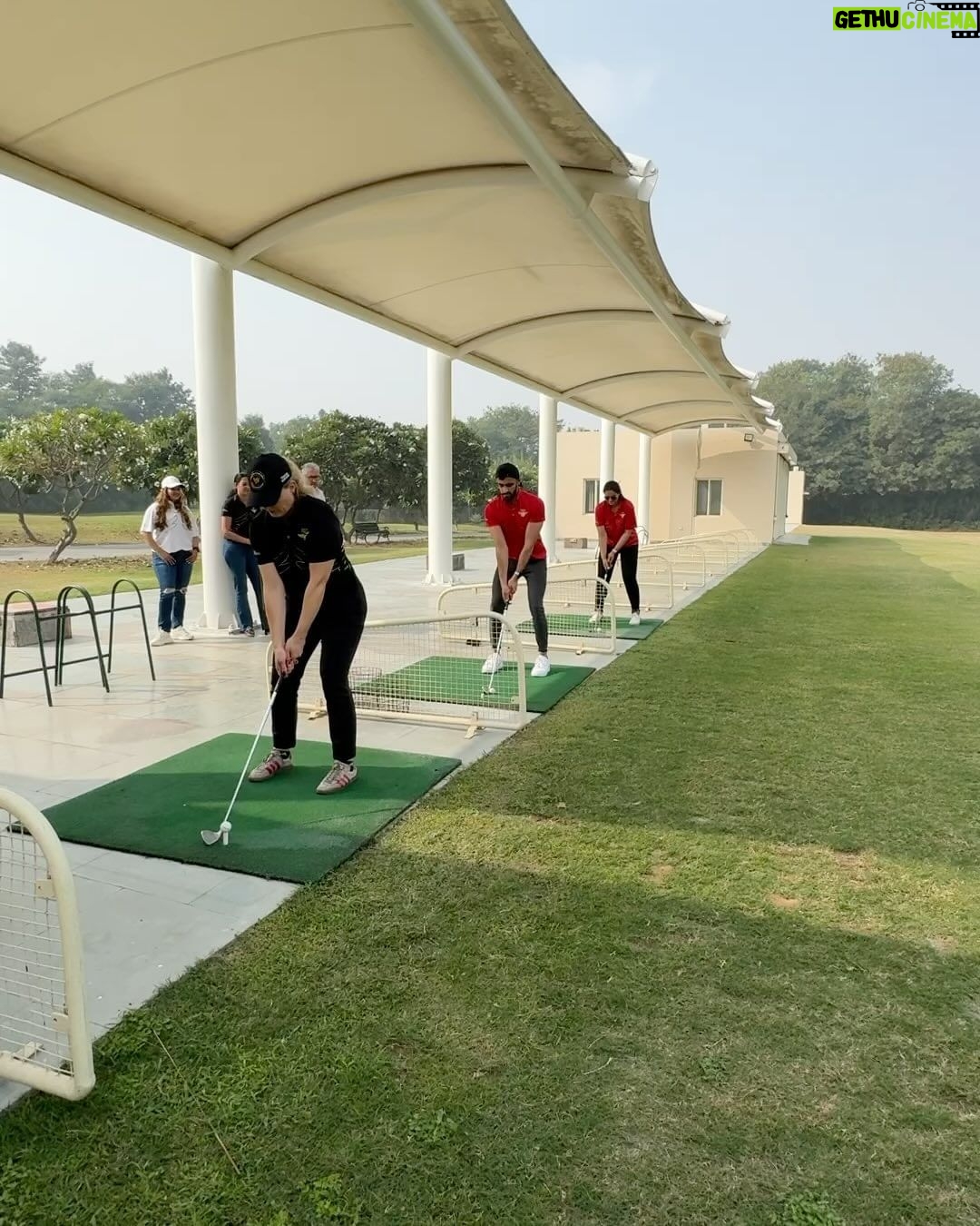 Prachi Tehlan Instagram - Last weekend was all about GOLF in Delhi ⛳️ @vs_goldeneagles 🥂 Class apart event ! @golftrickshotguy @mayastephanyphotography @nehatripathi92 @ridhimadilawari @camillalennarth @ishan17 @travelling_m_om @madhhuis #golfinglife #vishwasamudragoldeneagles #delhiwinters Delhi, India