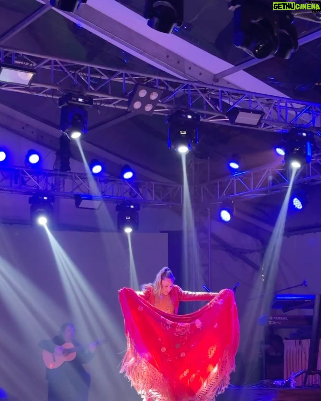 Prachi Tehlan Instagram - Swipe left to see the beauty perform 😍 What an evening with my favourite @siudygarrido ❤️ What a spectacular performance and such an amazing team and adorable couple ❤️ You have India’s heart 💓 #siudygarrido #flamencodancer Delhi, India