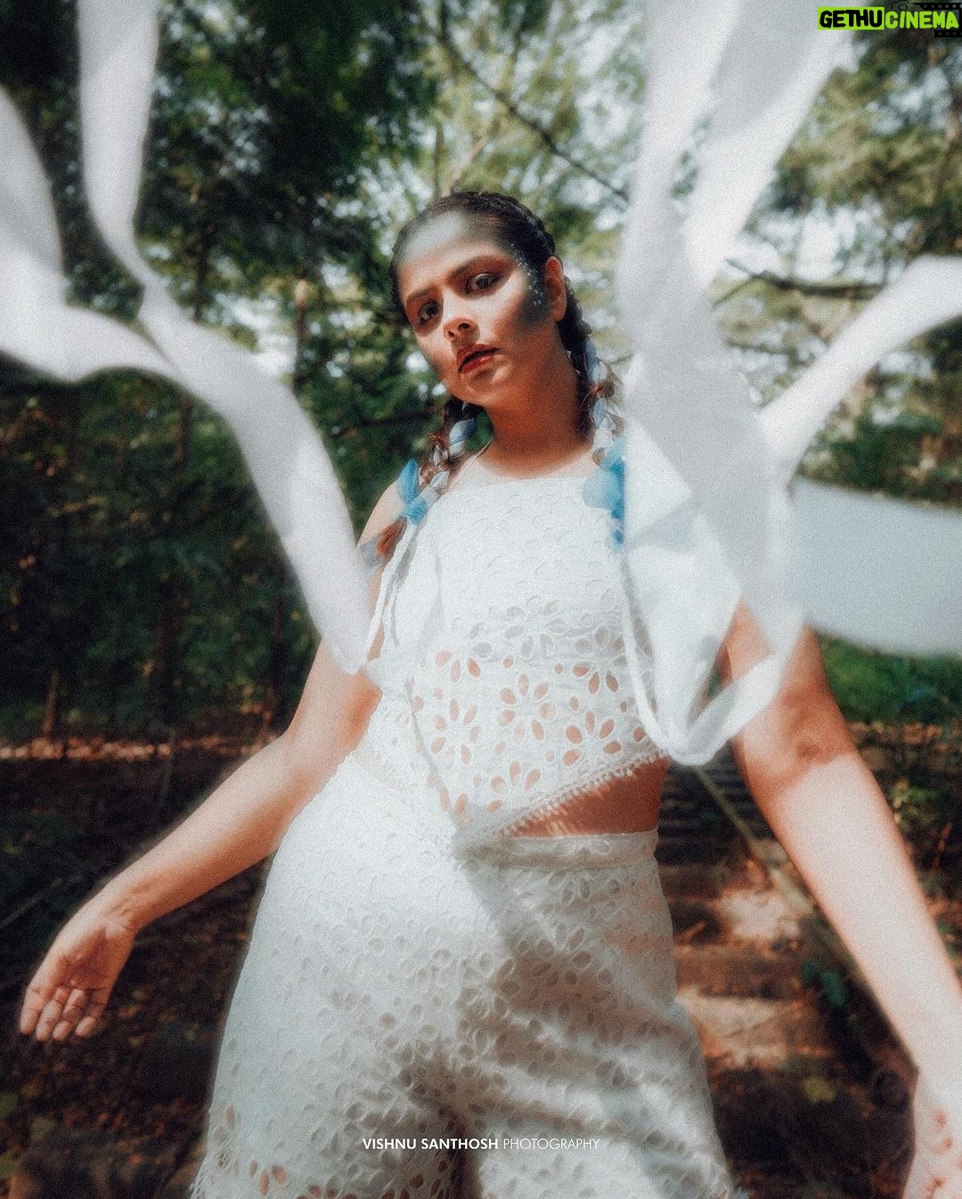 Prachi Tehlan Instagram - KOMOREBI The scattered light in me like the sunlight shines through trees. ☀️ 🌳 Photography : @_viishnu_santhosh Concept & creative direction : @diljinkrishna Makeup : @manjucalluna Retouch : @anandu.sadanand Photography Team : @afrithhussain Wearing @fxmlondonofficial #fashion #conceptshoot #styleicon Kochi, India