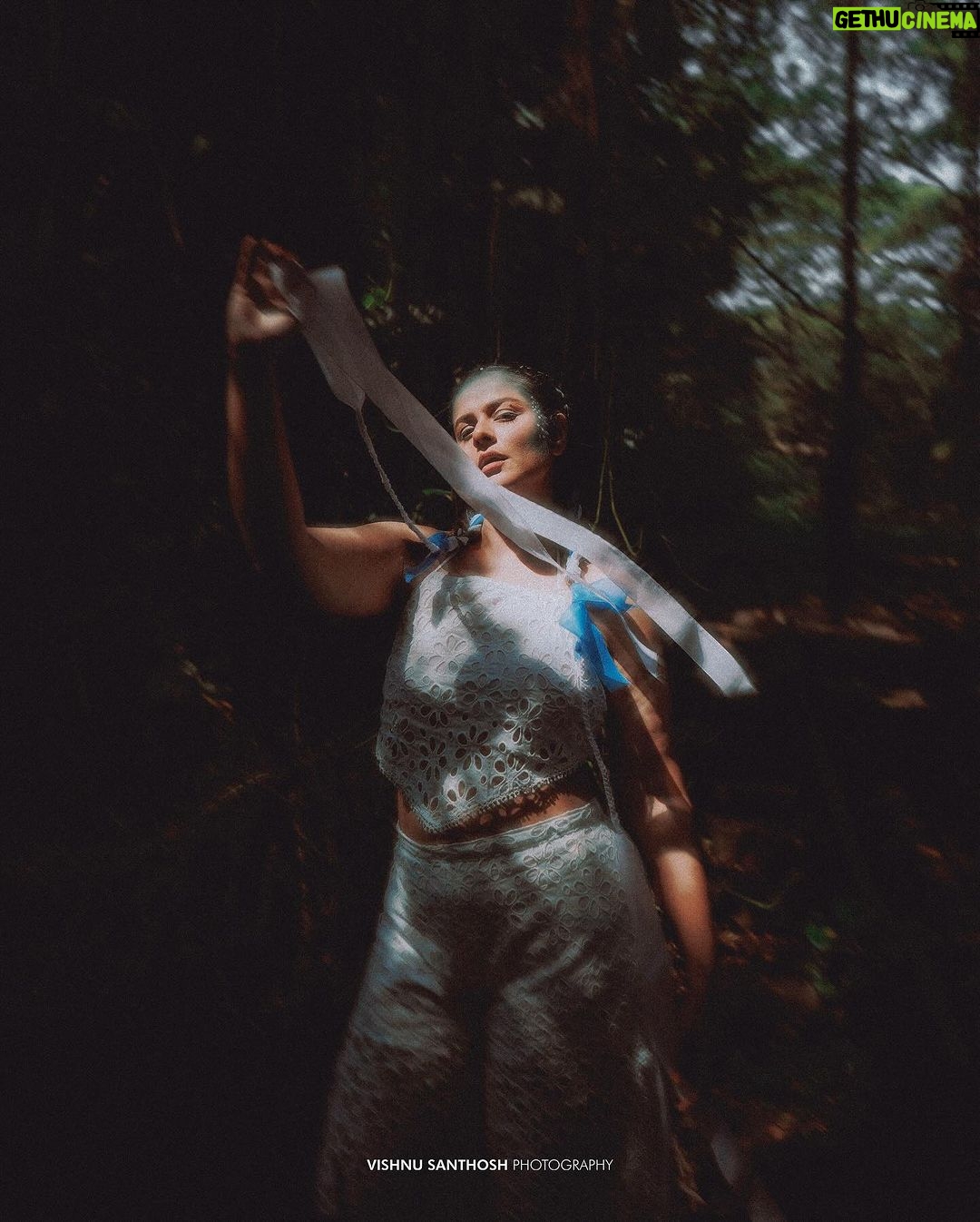 Prachi Tehlan Instagram - KOMOREBI The scattered light in me like the sunlight shines through trees. ☀️ 🌳 Photography : @_viishnu_santhosh Concept & creative direction : @diljinkrishna Makeup : @manjucalluna Retouch : @anandu.sadanand Photography Team : @afrithhussain Wearing @fxmlondonofficial #fashion #conceptshoot #styleicon Kochi, India