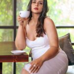 Prachi Tehlan Instagram - CLICKED BY: @rbraymond_photography DOP: @jyothishkaviraj_dop ASSISTANT: @mr.akhi_ ACCESSORIES: @aldo_shoes FOOTWEAR: @aldo_shoes Goggles: @versace MUAH: @rajeshkodungallurmakeupstudio Assistant MUAH: @_ary___a_am_mu__z Location: @wildbuffscoffee Raymond Films
