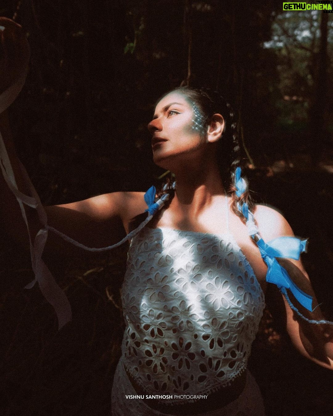 Prachi Tehlan Instagram - KOMOREBI The scattered light in me like the sunlight shines through trees. ☀️ 🌳 Photography : @_viishnu_santhosh Concept & creative direction : @diljinkrishna Makeup : @manjucalluna Retouch : @anandu.sadanand Photography Team : @afrithhussain Wearing @fxmlondonofficial #fashion #conceptshoot #styleicon Kochi, India