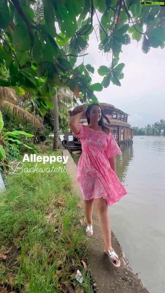 Prachi Tehlan Instagram - 🌅🚣‍♀️ Ahoy, adventurers! 🌊✨ Just had the most incredible day out with my family in the enchanting backwaters of Alleppey! 🏞️🛶 If you’re looking for a refreshing escape surrounded by nature’s beauty, this is THE place to be! 😍🌴 Alleppey in Kerala often referred to as “God’s Own Country,” lives up to its name, and the walk through the backwaters is an absolute treat for the senses! 🙌✨ The boat ride was an experience like no other - gliding through the serene canals, witnessing breathtaking sunsets, and embracing the cool breeze that soothes the soul. 🌅🌬️ It was truly refreshing to reconnect with nature, away from the hustle and bustle of daily life. The whole family had an absolute blast, bonding over incredible vistas and sharing joy-filled moments. ❤️👨‍👩‍👧‍👦 If you’re planning a trip to Kerala, I highly recommend adding Alleppey to your itinerary. It’s a paradise where you can unwind, rejuvenate, and create everlasting memories with your loved ones. 🌺🌊 Believe me, the backwaters of Alleppey are an absolute treasure that everyone deserves to experience. Trust me, once you’re here, you won’t want to leave! 🌟✨ Footwear @swatimodo ❤️ #AlleppeyWalk #BackwatersBliss #FamilyDayOut #RefreshingEscape #NatureLovers #GodsOwnCountry