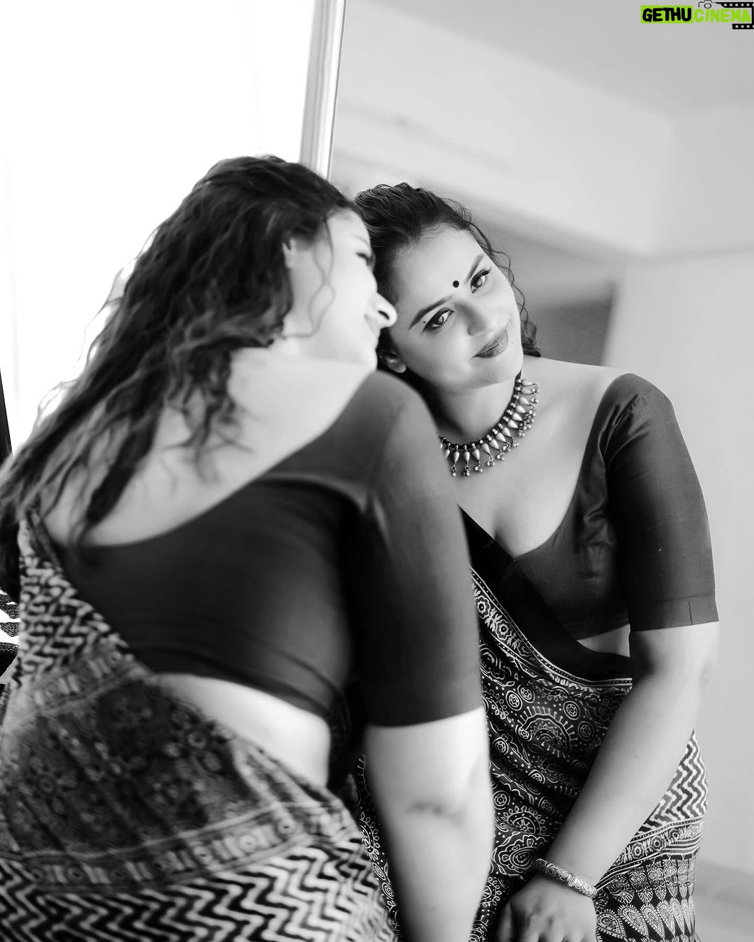 Prachi Tehlan Instagram - When the Mallu in me dominates me ππ
Styling @styyledbyjoe saree @byhand.in Jewellery @titli.flutteringwings Makeup and hair @makeup_by_shibinantony Shot by @akin_paduva_Phoyography Kochi, India