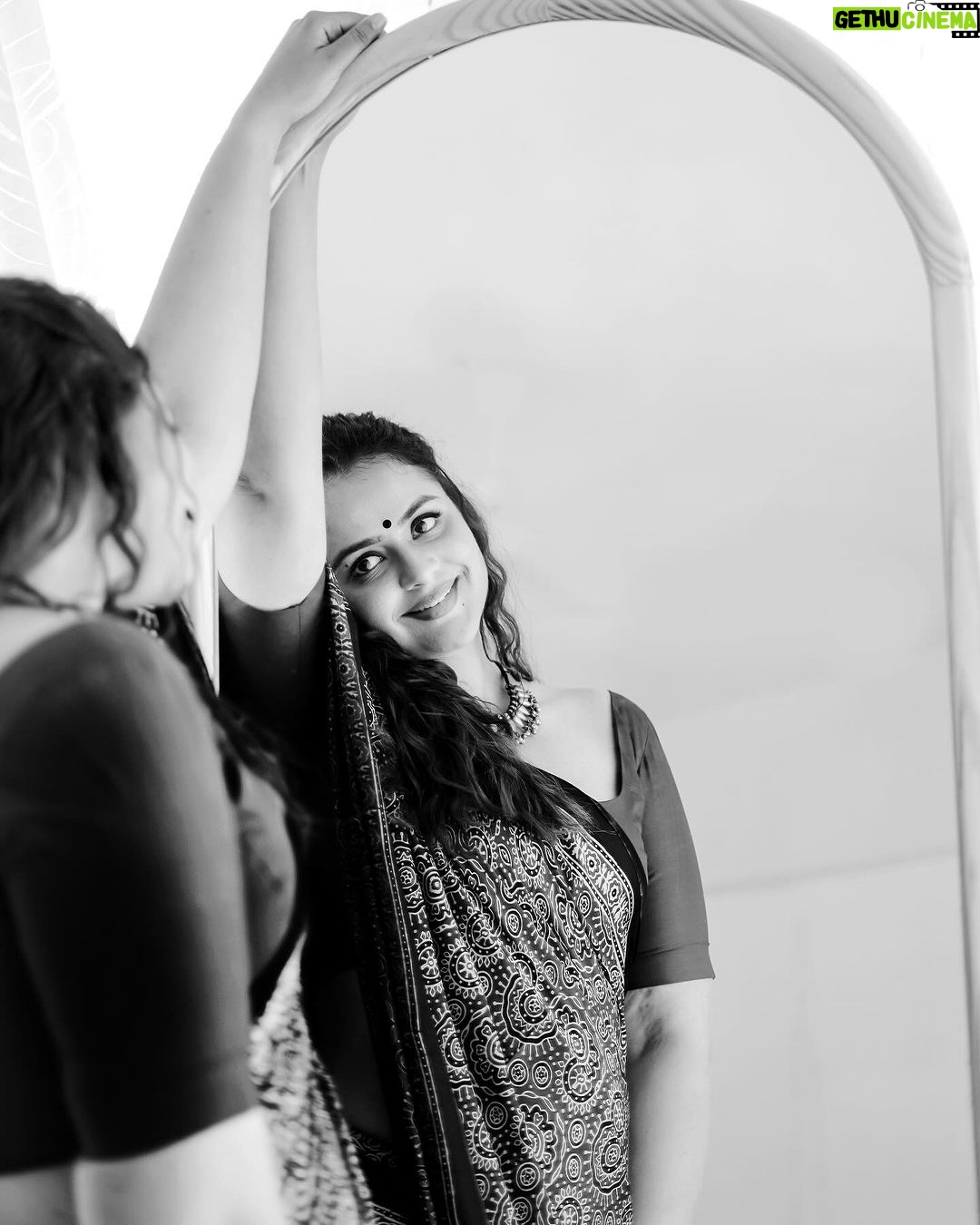 Prachi Tehlan Instagram - When the Mallu in me dominates me ππ
Styling @styyledbyjoe saree @byhand.in Jewellery @titli.flutteringwings Makeup and hair @makeup_by_shibinantony Shot by @akin_paduva_Phoyography Kochi, India