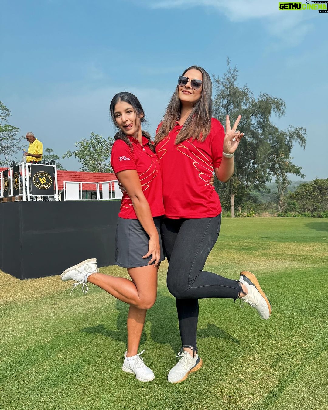Prachi Tehlan Instagram - Last weekend was all about GOLF in Delhi ⛳️ @vs_goldeneagles 🥂 Class apart event ! @golftrickshotguy @mayastephanyphotography @nehatripathi92 @ridhimadilawari @camillalennarth @ishan17 @travelling_m_om @madhhuis #golfinglife #vishwasamudragoldeneagles #delhiwinters Delhi, India