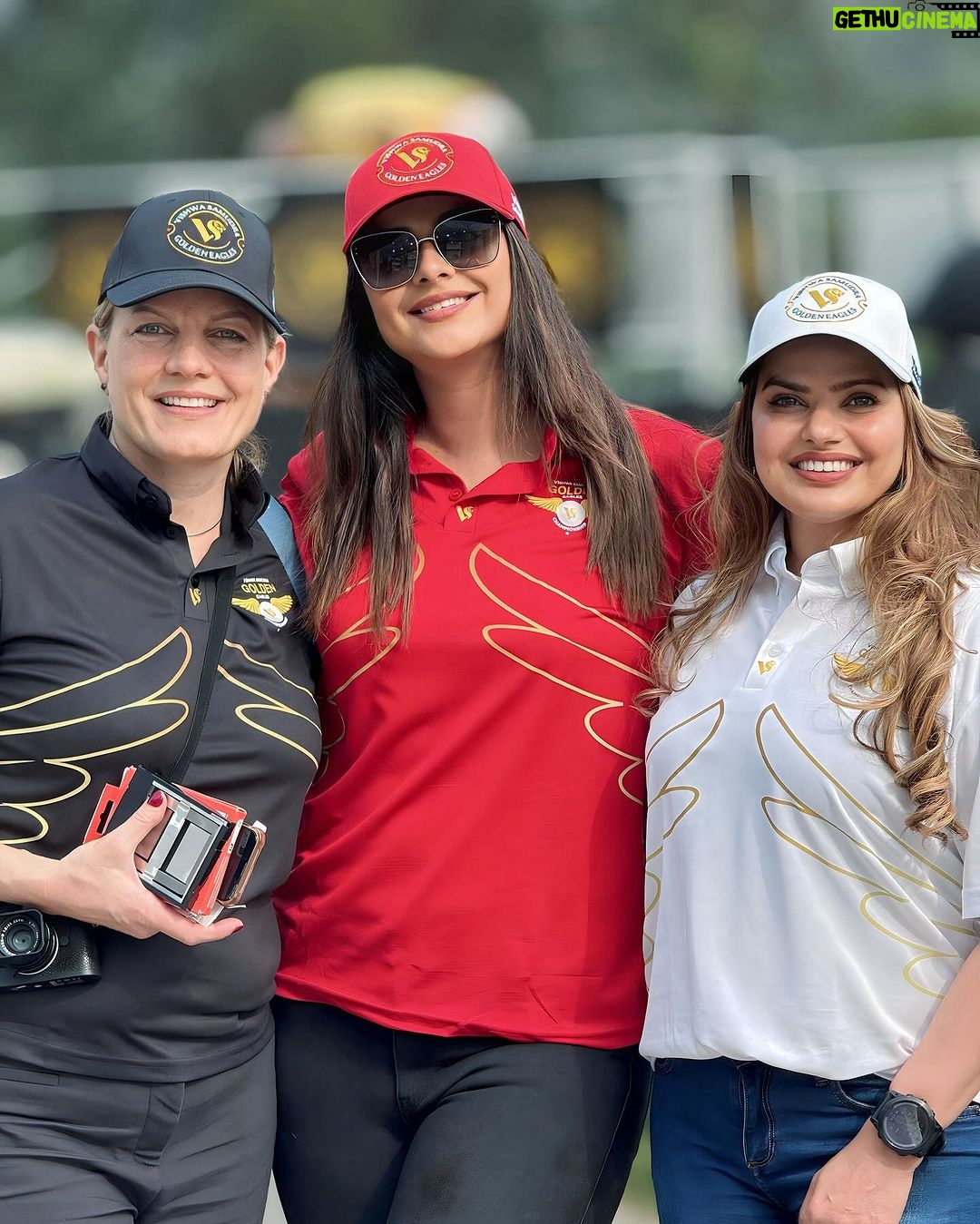 Prachi Tehlan Instagram - Last weekend was all about GOLF in Delhi ⛳️ @vs_goldeneagles 🥂 Class apart event ! @golftrickshotguy @mayastephanyphotography @nehatripathi92 @ridhimadilawari @camillalennarth @ishan17 @travelling_m_om @madhhuis #golfinglife #vishwasamudragoldeneagles #delhiwinters Delhi, India