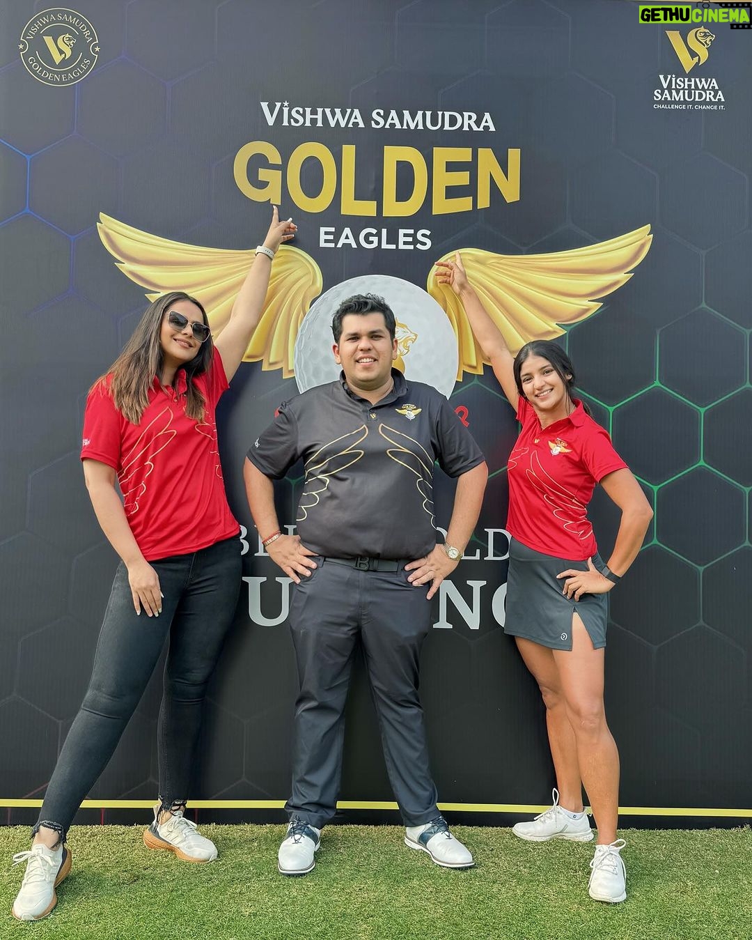 Prachi Tehlan Instagram - Last weekend was all about GOLF in Delhi ⛳️ @vs_goldeneagles 🥂 Class apart event ! @golftrickshotguy @mayastephanyphotography @nehatripathi92 @ridhimadilawari @camillalennarth @ishan17 @travelling_m_om @madhhuis #golfinglife #vishwasamudragoldeneagles #delhiwinters Delhi, India