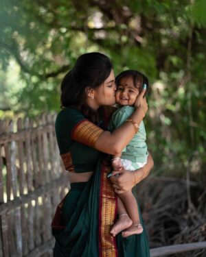 Pranika Dhakshu Instagram - Our beautiful baby girl turns 1 today 🤩🥳
 U may be tiny nd small but u have stolen the heart of one and all ❤️ wish u many more happy birthday little one ..I’ll love u forever laddu thangame 😍😘
.
.
Pc : @daviddanield11 

#pranikadhakshu #laddu #babygirl #birthday #ourprincess