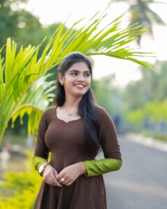 Pranika Dhakshu Instagram - 🎶🤎 . . Outfit : @labelssarumathi Pc : @_niki_photographyy . . #pranikadhakshu #photoshoot #love #songs #bringgrateful Chennai, India