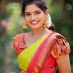 Pranika Dhakshu Instagram - எது இதுவோ உன் மௌனம் சொல்கின்ற எழுத்தில்லா ஓசைகள்..!!!! 🦋🍃 சொல்லாத சொல்லுக்கு இல்லாத வார்த்தைக்கு ஏதேதோ அர்த்தங்களே..!!!!🦋🍃 . Halfsaree : @acchoosclothing Makeup : @thanushiya_bridal_studio Photography: @dhanush__photography Bangles: @banglehousesdp . . #pranikadhakshu #traditional #love #tamil #coimbatore