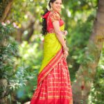 Pranika Dhakshu Instagram - வெயில் காலத்து வெடித்த நிலத்தில் விழும் மாலை நேரத்து கோடை மழை அவள்….!!!!!🦋🍃 . . . Halfsaree : @acchoosclothing Makeup : @thanushiya_bridal_studio Photography: @dhanush__photography Bangles: @banglehousesdp . . #pranikadhakshu #traditional #love #tamil #coimbatore