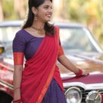 Pranika Dhakshu Instagram - Ithu thane enga veedu 🫶🏻🤍 Meenakshi Ponnunga @zeetamizh 🫶🏻 . . Photography : @mr.viki_pixer @thinkstudiosindia . . #pranikdhakshu #zeetamil #meenakshiponnunga #durga #happyplace #family Chennai, India