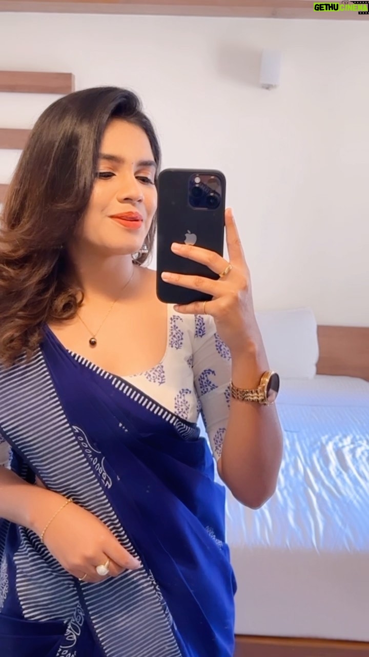 Pranika Dhakshu Instagram - Ninaikaadha neram illai kaadhal radhiyae radhiyae Un perai chonaal podhum nindru vazhi vidum kaadhal nadhiyae..!!! ❤️ Beautiful outfit from @shansika1 . . . #pranikadhakshu #zara #saree #sareelove
