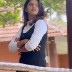 Pranika Dhakshu Instagram - Jzt gooooo ……. . . . #zaru #travel #newlife #forget #moveon #varanamayiram #pranikadhakshu