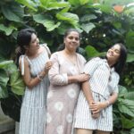 Pranika Dhakshu Instagram - Hpy bday ma 🧿🌍🫂 luv u lots nd lots ❤️💋 . . Lyrics is for u 🥺 . . #zara #pranikadhakshu #amma #family
