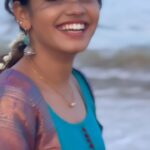 Pranika Dhakshu Instagram - தென்காசித் தூரலிலே கண் விழித்த செண்பகமே பெண்ணாக பிறந்த பல்லாக்கு நீயோ ஈரேழு உலகில் ஈடாக யாரோ நெஞ்சோடு கூடு கட்டி கூவும் குயிலோ...!!!! 🍃✨ Outfit @shansika1 Melting voice @singer_nivas #pranikadhakshu #zara #pathakolusupaattu #traditional