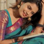 Pranika Dhakshu Instagram - Sangeedha swarangal ezhae kanakkaa Innum irukkaa ennavo mayakkam..!!✨🍃 Saree : @shansika1 MAUH : @pranikadhakshu (Myself)🤪 Photographic : @swetha22_photography Studio: @zaara_studio Stylist: @fjmakeover31 🍃 🍂 🍃 #pranikadhakshu #zara #saree #sareelover #book #reading #read #traditional #retro #illayaraja #80s #melody #songs