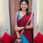 Pranika Dhakshu Instagram - அவள் முகம் வானவில் ரகம்..!!!! நகலே இல்லா நறுமணம் அவள்…!!!! Saree : @shansika1 MAUH : @pranikadhakshu (Myself)🤪 Photographic : @swetha22_photography Studio: @zaara_studio Stylist: @fjmakeover31 🍃 🍂 🍃 #pranikadhakshu #zara #saree #sareelover #book #reading #read #traditional #retro #illayaraja #80s #melody #songs