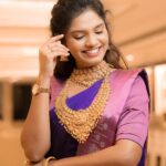 Pranika Dhakshu Instagram - A saree is not just an attire, it's an emotion….!!!! ✨🍃 Beautiful saree from @shivanisilkcreations Blouse designed by @acchoosclothing Jewellery @thangamayiljewellery . . . #pranikadhakshu #zara #silksaree #traditional #coimbatore #thangamayil #thangamayiljewellery