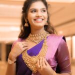 Pranika Dhakshu Instagram - A saree is not just an attire, it's an emotion….!!!! ✨🍃 Beautiful saree from @shivanisilkcreations Blouse designed by @acchoosclothing Jewellery @thangamayiljewellery . . . #pranikadhakshu #zara #silksaree #traditional #coimbatore #thangamayil #thangamayiljewellery