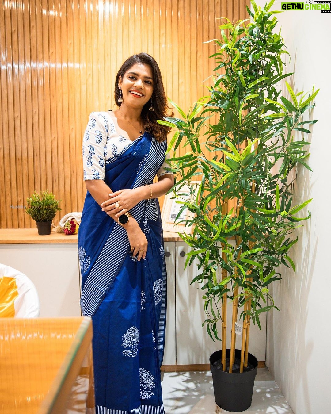 Pranika Dhakshu Instagram - Vaa senthaazhini 🫰🏼 . My love for saree can never fade in this lifetime 😉 Saree is the epitome of poise , grace , nd beauty thanks for send me this beautiful saree @shansika1 ❤️ . . #pranikadhakshu #zara #sareelover #grateful Coimbatore, Tamil Nadu