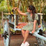 Pranika Dhakshu Instagram – Nothing compares to the ride on a bullock cart ✨ 
  Bullock cart + Thalaivar song = heaven

Had so much fun thanks @ibex.resorts ❤️

#vacationmode #bullockcartride #fun_panrom #loved #pranikadhakshu Coimbatore, Tamil Nadu