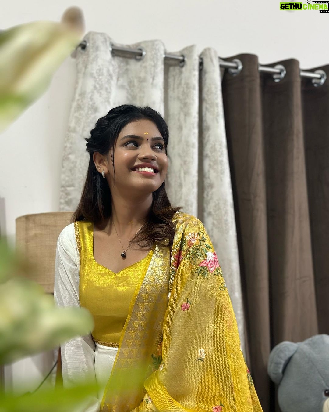 Pranika Dhakshu Instagram - ๐ธ๐ค๐ . . . @weddingstudio_skar thanks for making Onam more spl with this beautiful Anarkali๐ I really loved the quality of the material nd the way u designed the dress in a perfect fitting โค๏ธ๐ซ more importantly they are customising according to your sizes and colours so place your orders asap to receive it on time โฆ Dm or WhatsApp 9080063891 for queries nd to place order ๐ . . Hair stylist @fjmakeover31 (my constant hairstylist for lifetime ๐) thank you so much for everything you do -youโre a truly talented stylist all d best da ๐ซ . . #zara #pranikadhakshu #kerala #onam #outfits #loveyourself #mallu #instagram