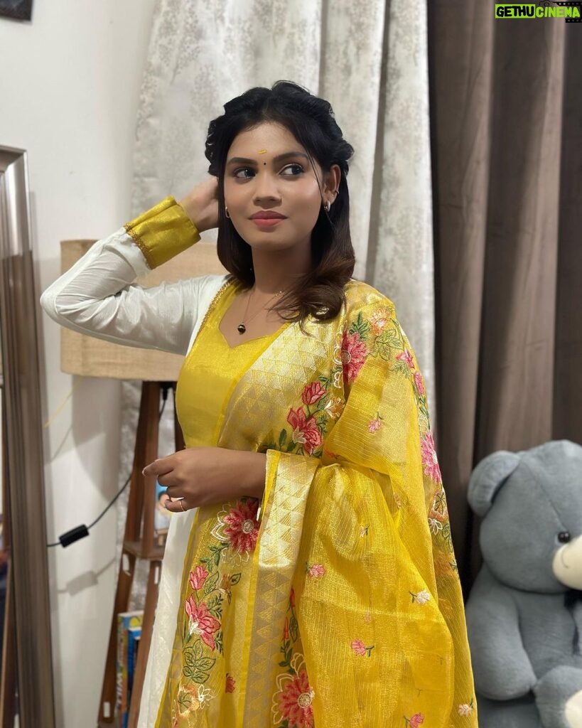 Pranika Dhakshu Instagram - 🌸🤍💛 . . . @weddingstudio_skar thanks for making Onam more spl with this beautiful Anarkali👗 I really loved the quality of the material nd the way u designed the dress in a perfect fitting ❤️🫂 more importantly they are customising according to your sizes and colours so place your orders asap to receive it on time … Dm or WhatsApp 9080063891 for queries nd to place order 😉 . . Hair stylist @fjmakeover31 (my constant hairstylist for lifetime 😂) thank you so much for everything you do -you’re a truly talented stylist all d best da 🫂 . . #zara #pranikadhakshu #kerala #onam #outfits #loveyourself #mallu #instagram