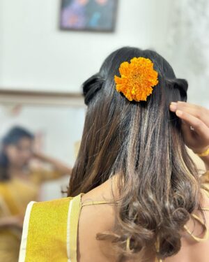 Pranika Dhakshu Instagram - allaavarkkum onashamsakal 🌸✨

Saree drape: @fjmakeover31 
Hair stylist: @felisofi7 
.
.
.
#kerala #pranikadhakshu #onam2023 #mallugirl #traditional #onashamsakal #happyonam #malaiyali