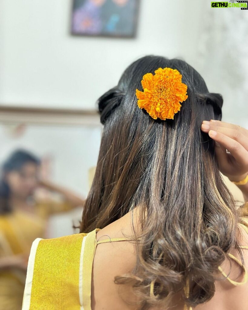 Pranika Dhakshu Instagram - allaavarkkum onashamsakal 🌸✨ Saree drape: @fjmakeover31 Hair stylist: @felisofi7 . . . #kerala #pranikadhakshu #onam2023 #mallugirl #traditional #onashamsakal #happyonam #malaiyali